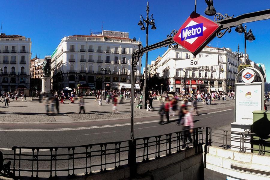 Por Temporada En Puerta Del Sol * Madrid